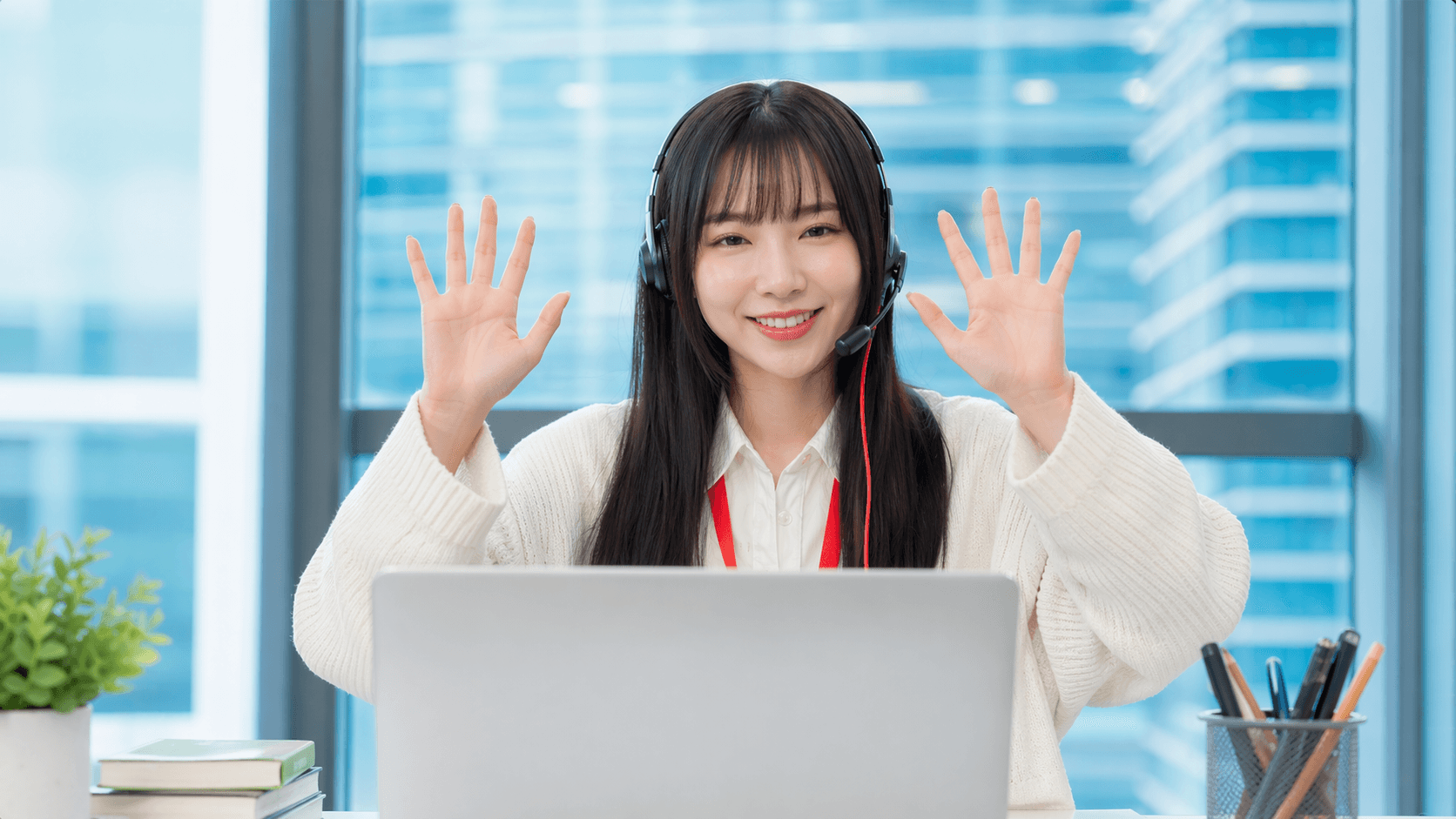 Niukool online Chinese teacher greeting students